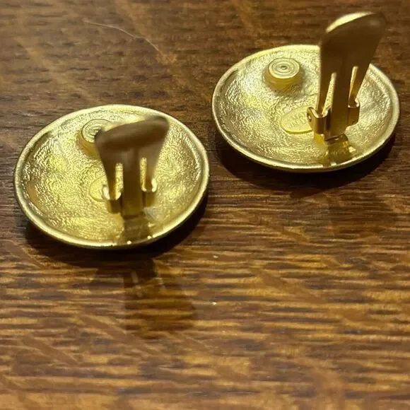 Vintage Gold Tone Red Enamel Coastal Clip On Earrings‎ USA - Picture 10 of 12